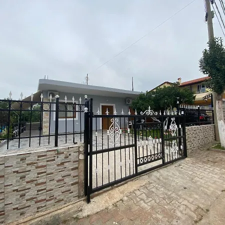 Eres Villa شقة كساميل